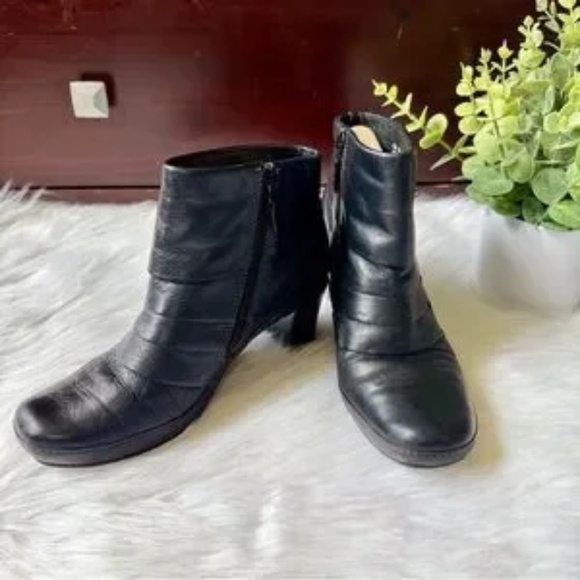 Clarks Artisan Mika Beth Ruched Black Leather Ankle Boots Size 7 - Picture 14 of 14